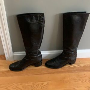 Stuart Weitzman black leather size 7boots w back zippers and block heel